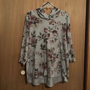 Three-quarter length hooded shirt. XXL